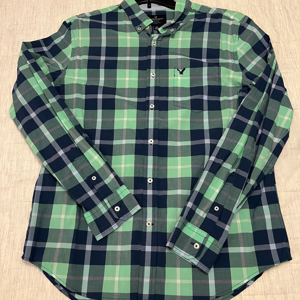 American Eagle Outfitters Green and Navy Plaid Shirt